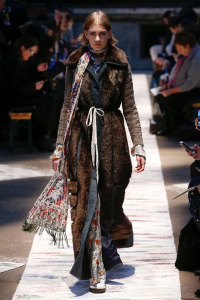 Look 11